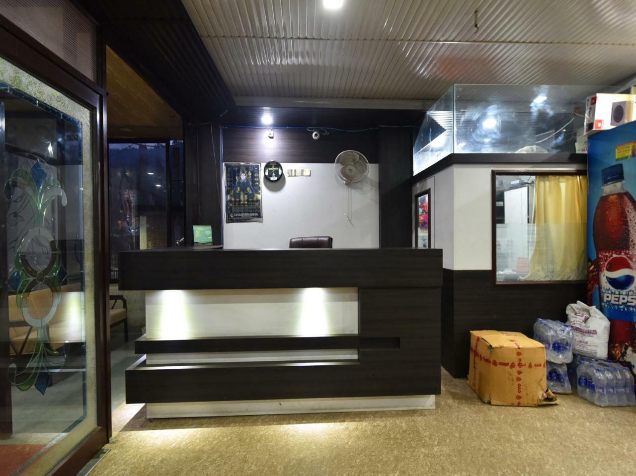 Oyo 28027 Hotel Dhruv Mandi Exterior photo