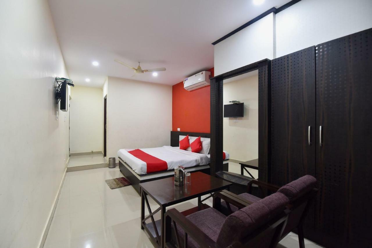 Oyo 28027 Hotel Dhruv Mandi Exterior photo